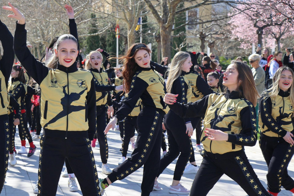 &lt;p&gt;MOSTAR, 17. ožujka (FENA) – Više od 200 mladih zaplesalo je u Mostaru na plesnoj revoluciji pod nazivom ”One Billion Rising” koja je i ove godine održana s ciljem podizanja svijesti i borbe protiv svih oblika nasilja nad djevojčicama, djevojkama i ženama.(Foto FENA/Branka Soldo)&lt;/p&gt;
