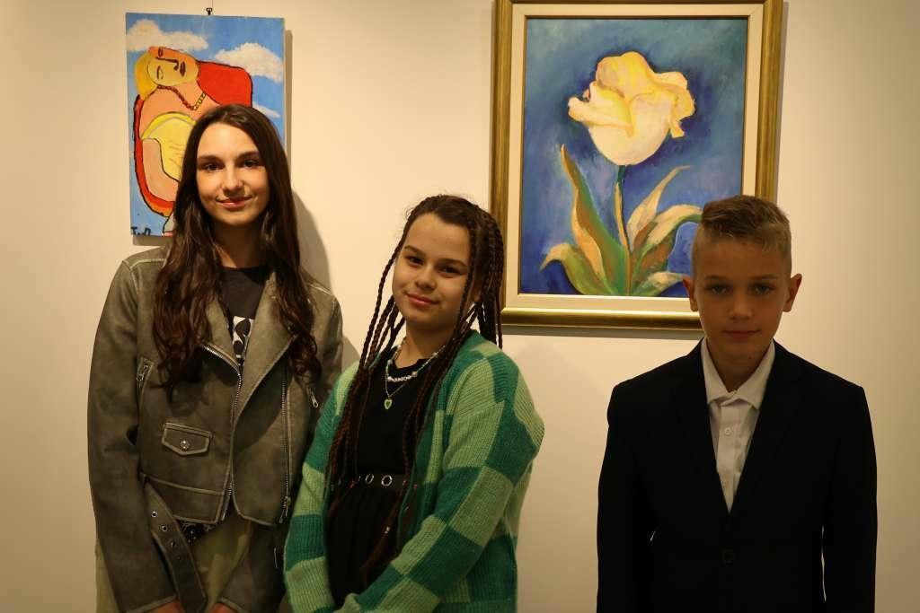 &lt;p&gt;Mostarskoj publici po prvi put predstavilo se troje mladih umjetnika&lt;/p&gt;
