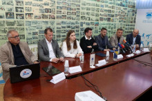 &lt;p&gt;U prostorijama Sportskog saveza Grada Mostara (SSGM) u četvrtak je potpisan ugovor između Grada Mostara i tuzlanske tvrtke ”Ytong BiH” o kompletnoj donaciji građevinskog materijala za izvođenje zidarskih radova na Olimpijskom bazenu u Mostaru, a također je potpisan i sponzorski ugovor iste tvrtke s najboljom bh. plivačicom Lanom Pudar&lt;/p&gt;
