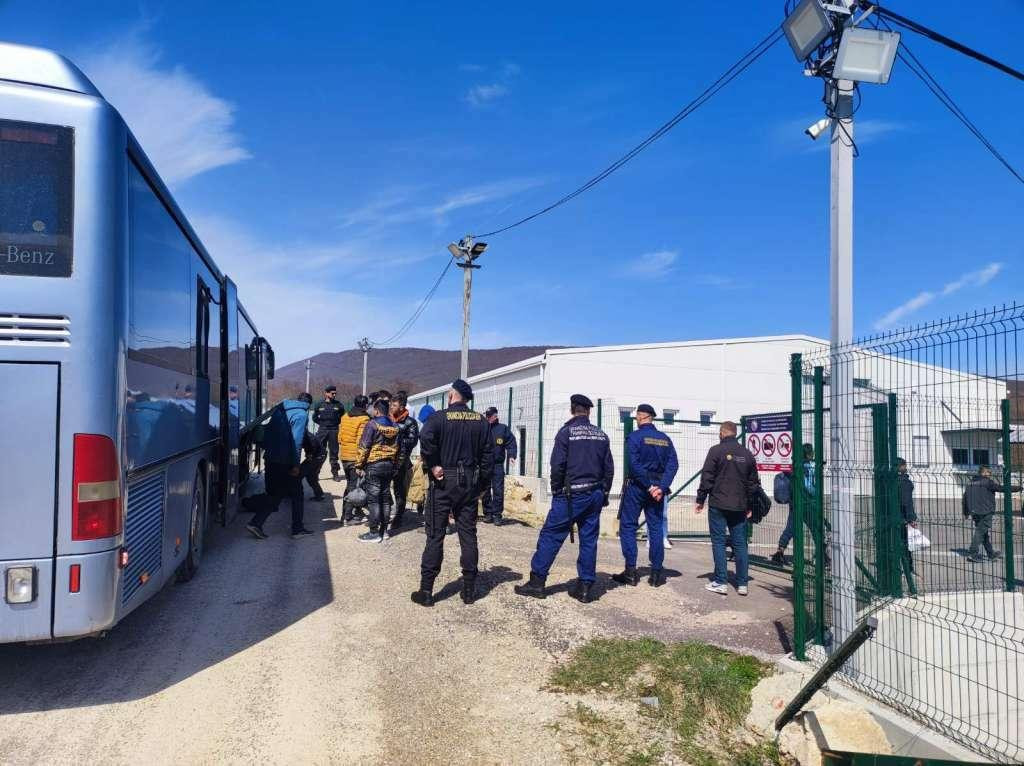 &lt;p&gt;Grupa od 80 migranata danas je organizirano i pod pratnjom Granične policije, kao i pripadnika Službe za poslove sa strancima BiH, iz susjedne Republike Hrvatske vraćena u Migrantski centar Lipa kod Bihaća.&lt;/p&gt;
