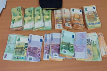 &lt;p&gt;Državljanin BiH u Hrvatsku pokušao unijeti više od 100.000 eura i mobitele&lt;/p&gt;
