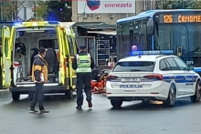 &lt;p&gt;Žena pala pod autobus u Zagrebu&lt;/p&gt;
