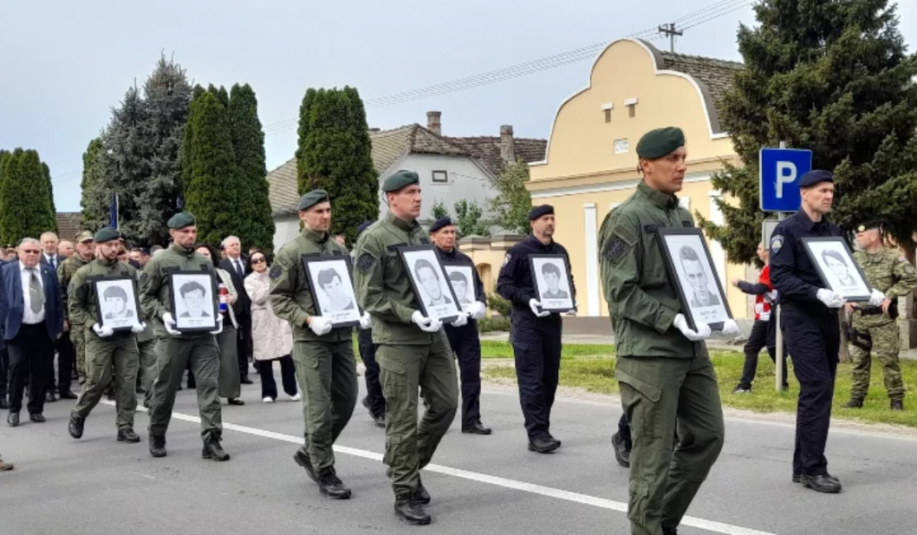 &lt;p&gt;32. obljetnica ubojstva 12 hrvatskih redarstvenika u Borovu Selu&lt;/p&gt;
