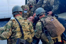 &lt;p&gt;Deseci vojnika NATO-a ozlijeđeni u sukobima sa srpskim prosvjednicima na Kosovu&lt;/p&gt;

