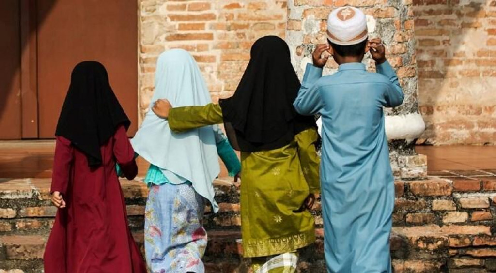 &lt;p&gt;Francuske škole poslale kući djevojčice u muslimanskoj odjeći&lt;/p&gt;