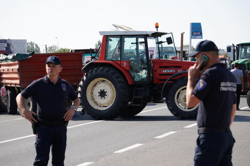 &lt;p&gt;Poljoprivrednici u Orašju blokirali granicu&lt;/p&gt;