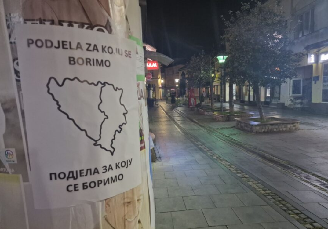 Aktivisti ‘Karton revolucije‘ priznali da su postavljali plakate ‘Podjela za koju se borimo‘