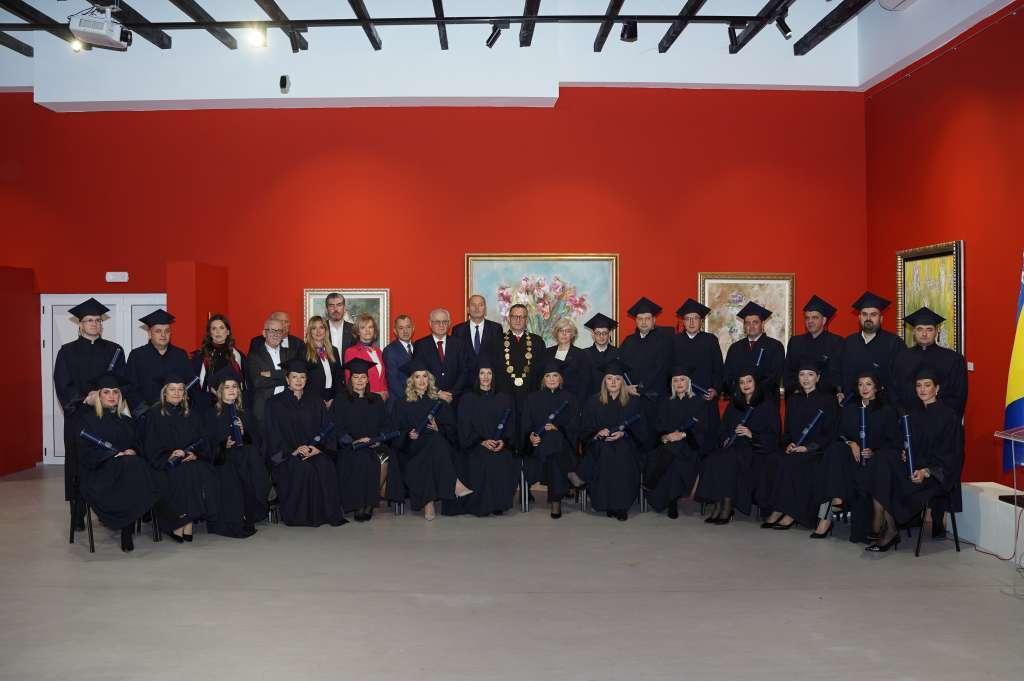 &lt;p&gt;Sveučilište u Mostaru bogatije za 27 doktora znanosti i umjetnosti&lt;/p&gt;