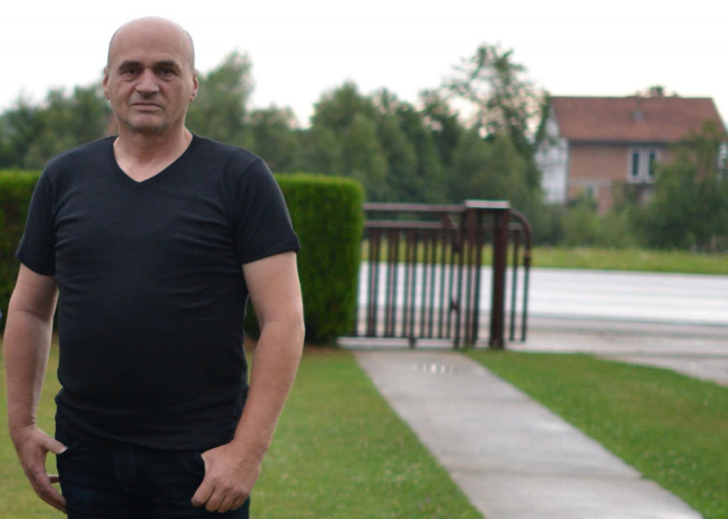 &lt;p&gt;Drago Žulj, preživjeli bugojanski logoraš snimljen u Bugojnu 2018. godine &lt;/p&gt;

&lt;p&gt;&lt;br&gt;
 &lt;/p&gt;