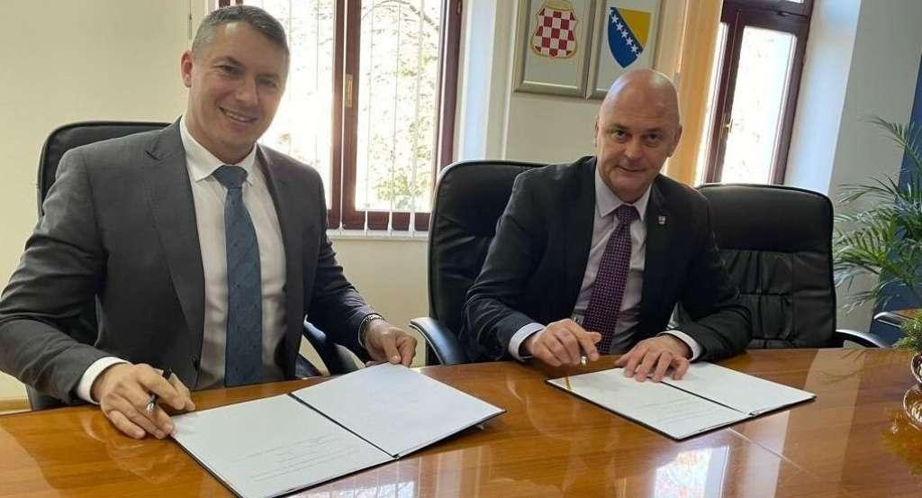&lt;p&gt;VTK BiH i Grad Stolac potpisali Memorandum o promociji Vinske ceste Hercegovine&lt;/p&gt;