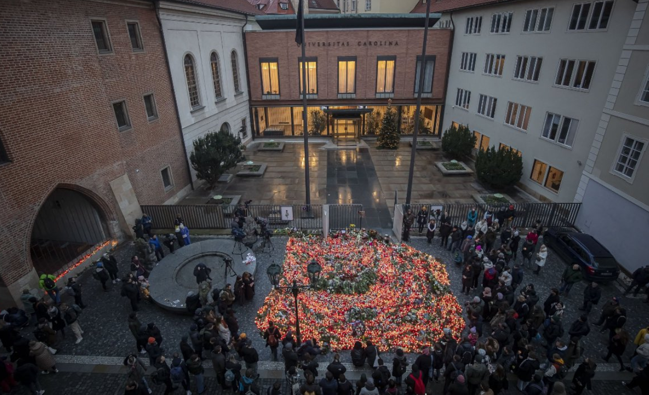 Češka obilježava Dan žalosti za žrtve pucnjave na sveučilištu u Pragu