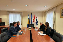 &lt;p&gt;Čović i Nikšić razgovarali o Izbornom zakonu: Dogovoren žurni sastanak partnera&lt;/p&gt;