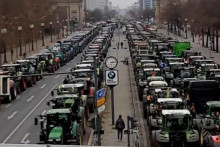 &lt;p&gt;Njemački poljoprivrednici blokirali promet u centru Berlina&lt;/p&gt;