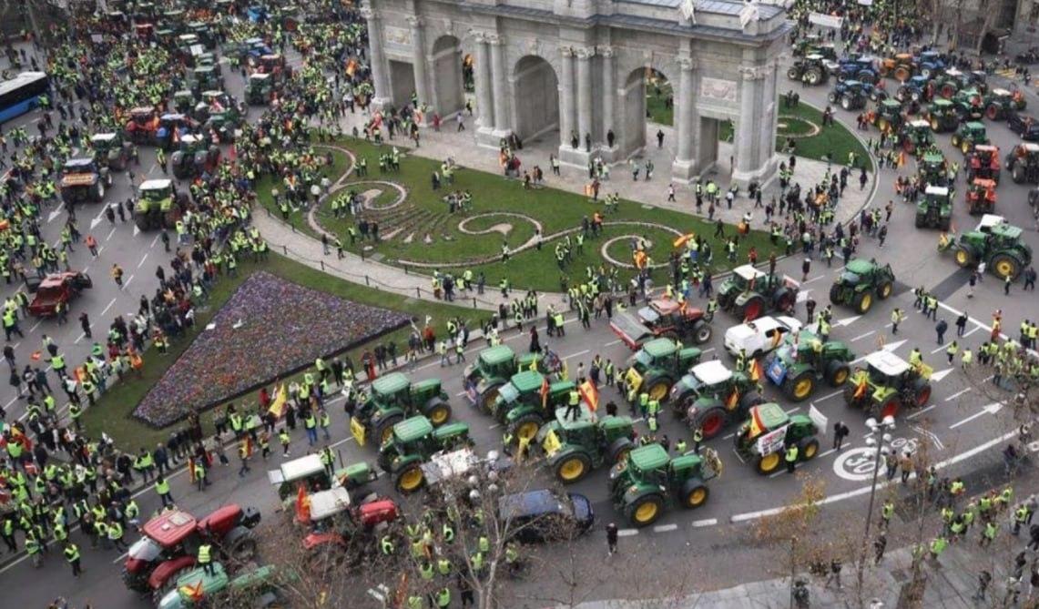 Španjolski poljoprivrednici ogorčeni, s 500 traktora ušli u Madrid