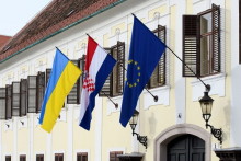&lt;p&gt;Na zgradi Vlade Hrvatske se zavijorila zastava Ukrajine&lt;/p&gt;