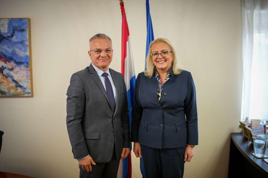 &lt;p&gt;Predsjednica FBiH posjetila Središnji državni ured za Hrvate izvan Republike Hrvatske&lt;/p&gt;