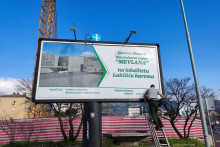 &lt;p&gt;Bizaran billboard kojim se obavještava javnost o izgradnji Mevlane na lokaciji Lakišića harema, premda više, izgleda, ni u Islamskoj zajednici, ne znaju gdje je on, pa se s pravom pitamo - postoji li uopće?&lt;/p&gt;