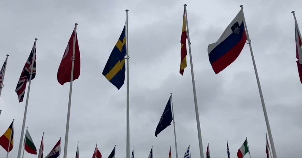 &lt;p&gt;Zastava Švedske podignuta u sjedištu NATO-a&lt;/p&gt;