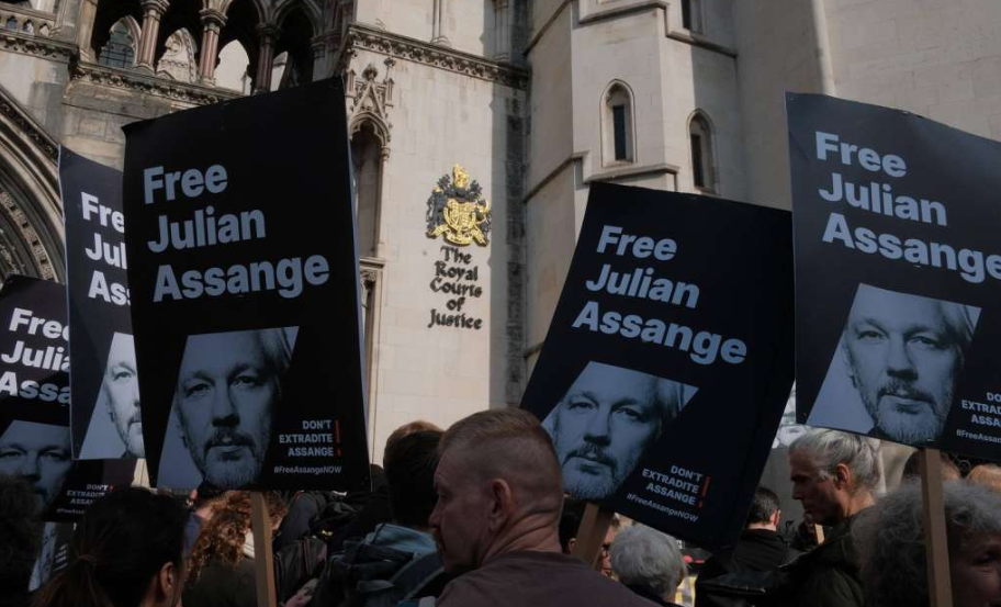 Julian Assange dobio privremenu odgodu izručenja, u SAD-u mu prijeti i smrtna kazna