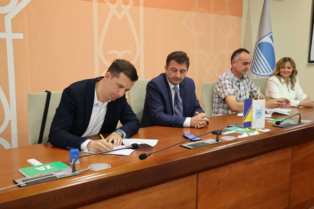 &lt;p&gt;Potpisan ugovor vrijedan 500 tisuća KM za uređenje parkinga u Mostaru&lt;/p&gt;
