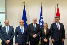 &lt;p&gt;Izaslanstvo Vlade RH na čelu s Plenkovićem stiglo u Mostar, sastali se s Čovićem i Krišto&lt;/p&gt;