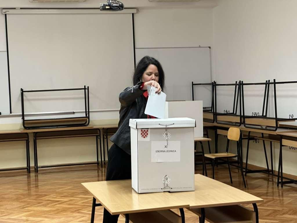 &lt;p&gt;Glasaovnje u Sarajevu za parlamentarne izbore u Hrvatskoj&lt;/p&gt;