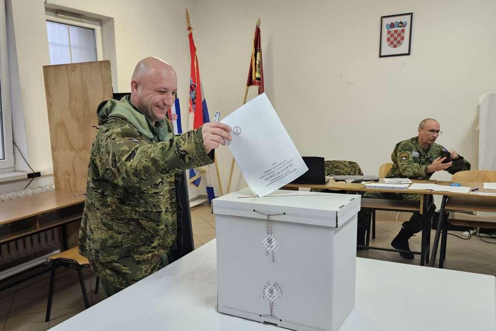 &lt;p&gt;Hrvatska: Prijepodne glasovala gotovo petina birača&lt;/p&gt;