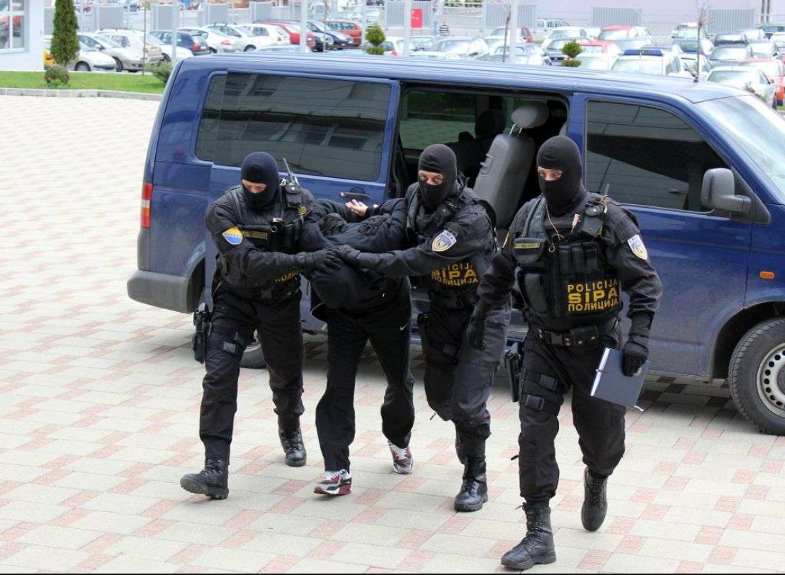 U akcija ‘Black Tie 2‘ uhićene 23 osobe, prikupljeni dokazi iz kriptiranih aplikacija, podršku su pružile agencije FBI, DEA i Europol