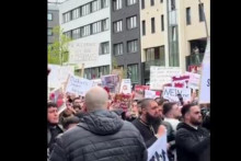 &lt;p&gt;Više od tisuću ljudi na ulicama Hamburga pozivalo na uvođenje šerijatskog zakona: ”Kalifat je rješenje”&lt;/p&gt;