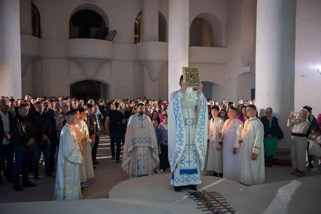 &lt;p&gt;Pravoslavni vjernici dočekali Vaskrs u sabornoj crkvi Svete Trojice u Mostaru&lt;/p&gt;