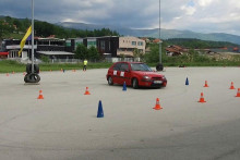 &lt;p&gt;U Novom Travniku publika uživala u minijaturama vozača relija&lt;/p&gt;