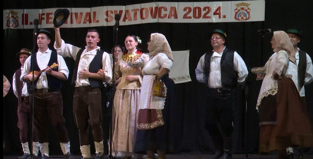 &lt;p&gt;Nekoliko folklornih skupina iz Republike Hrvatske i Bosne i Hercegovine okupilo se u nedjelju u Novom Travniku na trećem festivalu Svatovca i svatovskih običaja&lt;/p&gt;