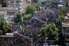 &lt;p&gt;Na tisuće Iranaca se okupilo u Teheranu na ispraćaju predsjednika Raisija&lt;/p&gt;