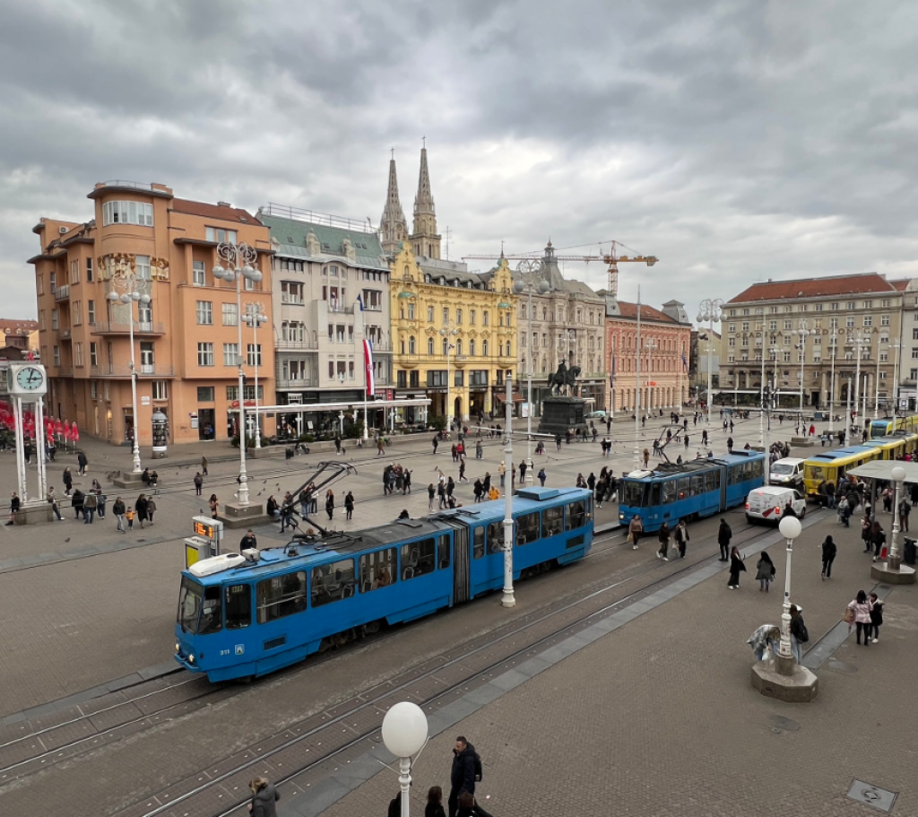 &lt;p&gt;Zagreb, Trg bana Jelačića&lt;/p&gt;