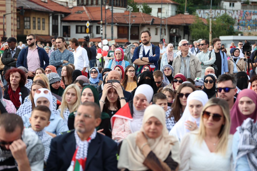 &lt;p&gt;Mirno okupljanje u Sarajevu za narod Palestine i sjećanje na žrtve genocida u Srebrenici&lt;/p&gt;