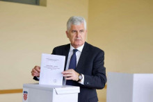 &lt;p&gt;Čović u Orašju glasao na izborima za Europski parlament&lt;/p&gt;