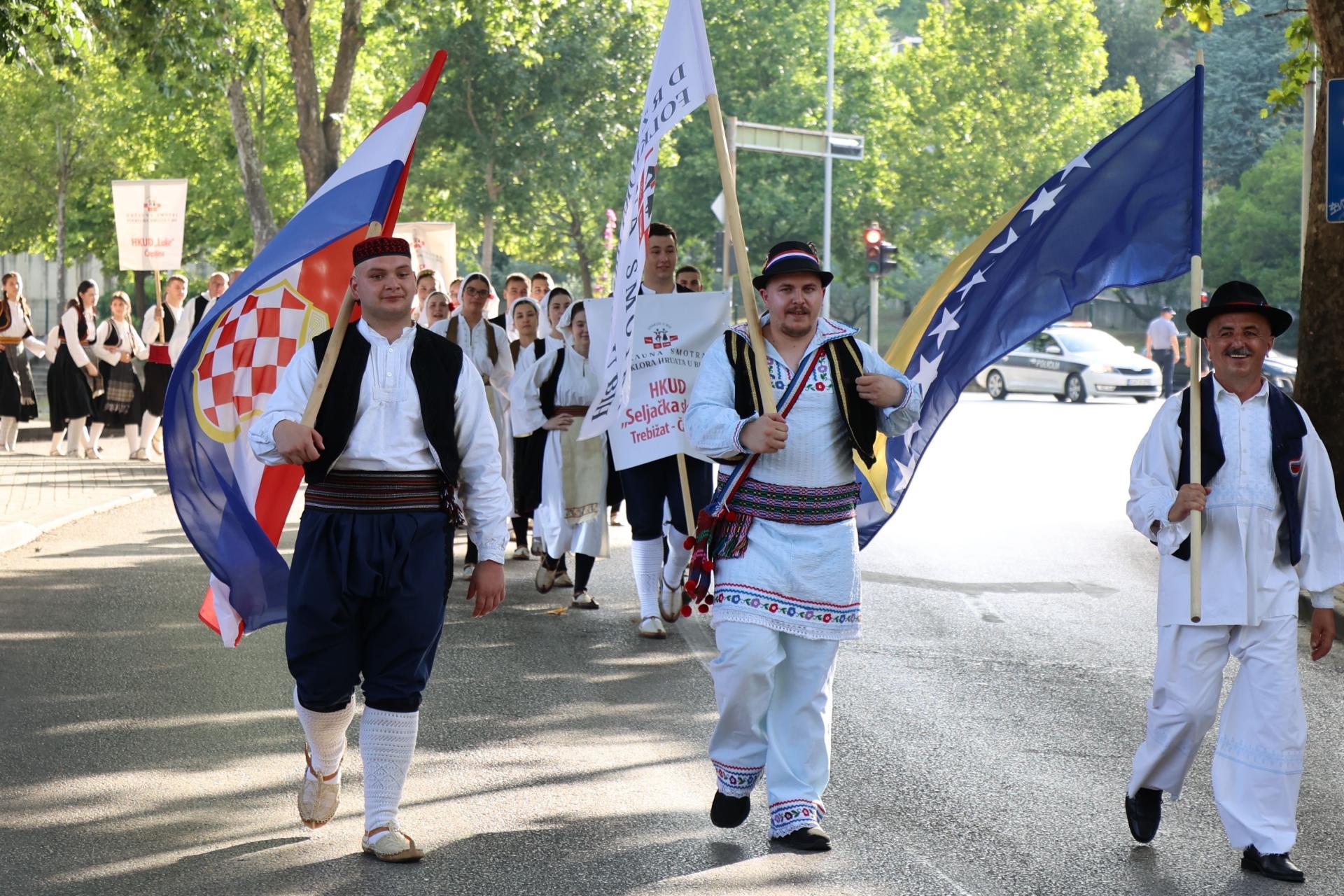 KUD-ovi prezentirali bogatstvo izvornog folklora Hrvata od Save do mora