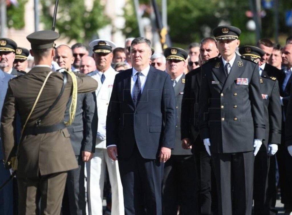 &lt;p&gt;Zoran Milanović, predsjednik Hrvatske, polaže vijenac poginulim hrvatskim braniteljima u VRO Oluja u Kninu&lt;/p&gt;