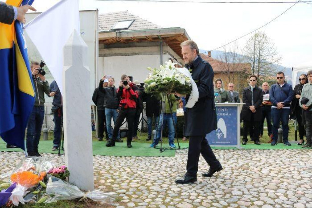 &lt;p&gt;Odavanje počasti Rasimu Deliću - Bakir Izetbegović&lt;/p&gt;