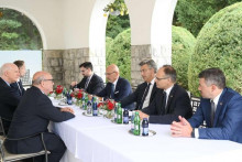 &lt;p&gt;Plenković, Schmidt i Peach razgovarali o podršci BiH na europskom putu&lt;/p&gt;