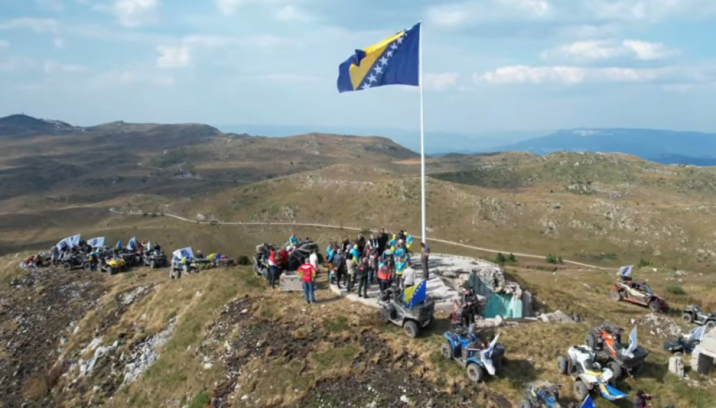 &lt;p&gt;Zastava koja je bila postavljena na jednom od vrhova Jahorine&lt;/p&gt;