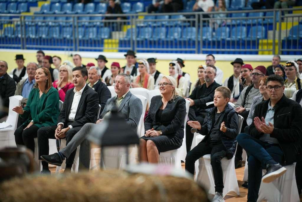 &lt;p&gt;Bradara otvorila Smotru folklora ‘Igrom da te upoznam‘ u Kreševu&lt;/p&gt;