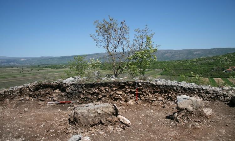 Kod Tomislavgrada bagerom razvalili ostatke ranokršćanske crkve. Tražili su blago