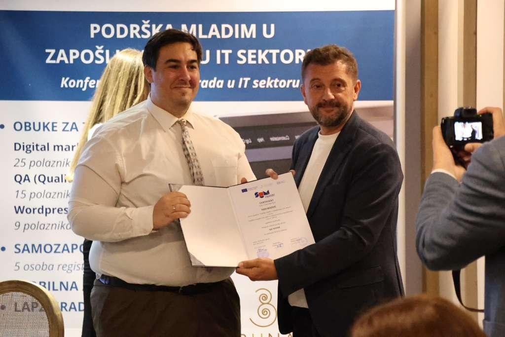 &lt;p&gt;U Mostaru završena obuka za IT sektor: 49 polaznika steklo certifikate&lt;/p&gt;