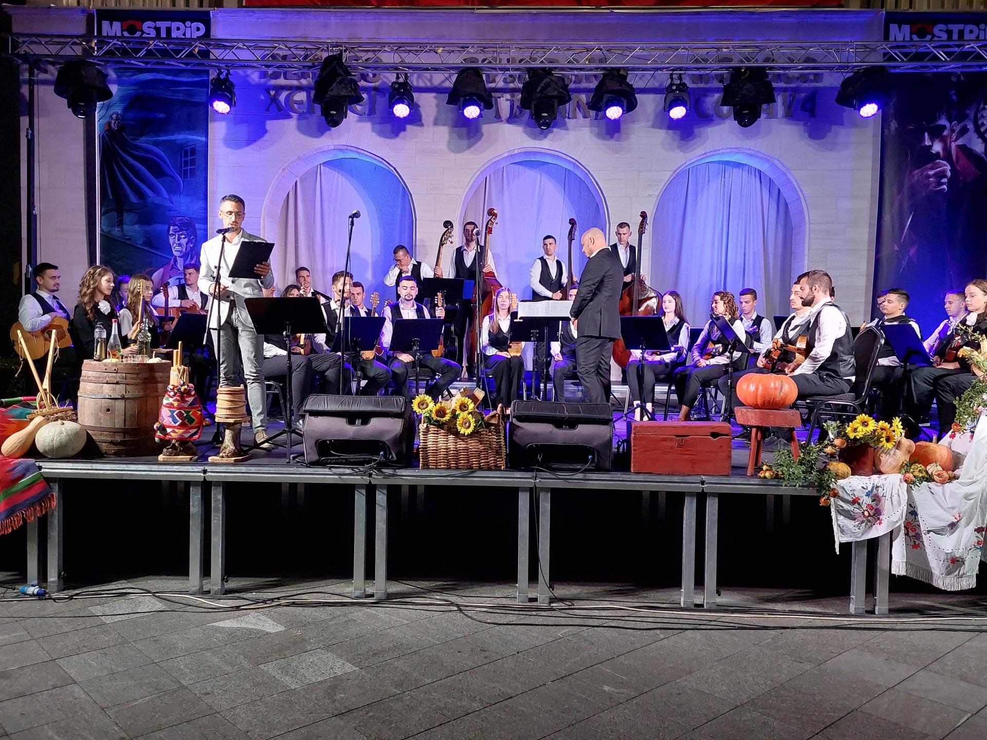 Tamburaški orkestar Mostar poklonio svom gradu ‘koncert za dušu i pamćenje‘