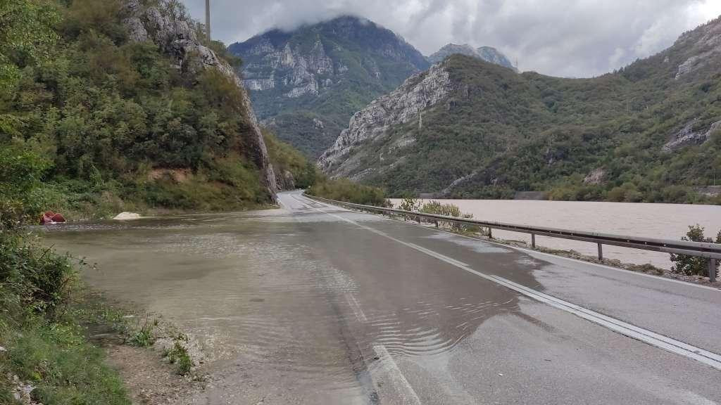 &lt;p&gt;Neretva u opadanju&lt;/p&gt;