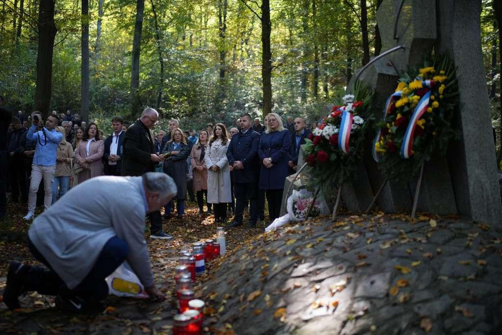 &lt;p&gt;Novi Travnik: Obilježena 80. godišnjica partizanskog zločina nad hrvatskim civilima iz 2. svjetskog rata&lt;/p&gt;