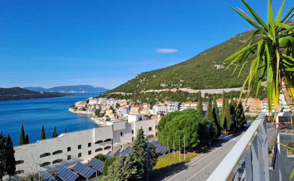 &lt;p&gt;Neum.&lt;/p&gt;