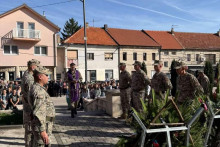 &lt;p&gt;U Tomislavgradu položeni vijenci i služena sveta misa za hrvatske branitelje&lt;/p&gt;