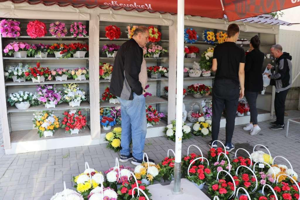 &lt;p&gt;Uoči blagdana Svih svetih: Cijene cvijeća ostale iste kao lani&lt;/p&gt;